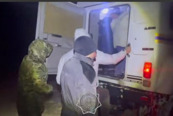 Фотография к новости: 13 человек и пять авто вызволили из снежного плена в Костанайской области