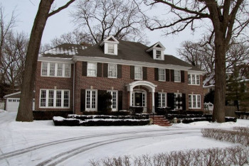 Фотография к новости: Особняк из культовой комедии "Один дома" продан перед Рождеством