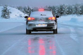 Фотография к новости: Застрявших в степи на авто без бензина спасли в Улытау