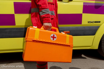 Фотография к новости: Мёртвого мужчину нашли на скамейке у жилого дома в Актау