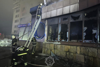 Фотография к новости: Пожар в Петропавловске: ущерб подсчитывают хозяева квартир, бутиков и супермаркета