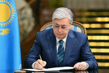 Фотография к новости: Токаев подписал закон о госнаградах и доступе к информации