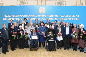 Фотография к новости: Балаева призвала интеллигенцию продвигать национальные ценности, определенные Президентом