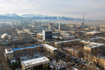 Фотография к новости: Меньше находиться на свежем воздухе рекомендовали алматинцам