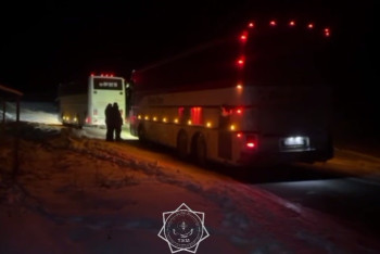 Фотография к новости: Автобус с 50 пассажирами застрял в грязевой массе в Алматинской области