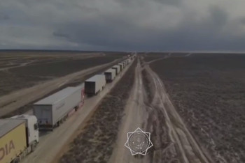 Фотография к новости: 52 фуры вызволили из грязевого плена в Мангистау