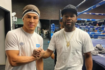 Фотография к новости: Боксёр Батыр Джукембаев показал тренировку с одним из лучших наставников мира