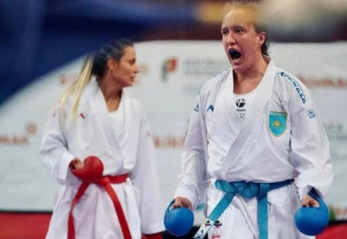 Фотография к новости: Две казахстанки вышли в финал Премьер-Лиги по каратэ