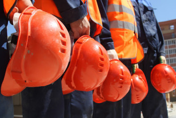 Фотография к новости: Год рабочих профессий: Премьер доложил о поддержке промышленных предприятий и технических кадров