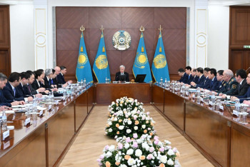 Фотография к новости: Об эффективности Правительства и акимов будем судить по результатам развития экономики - Токаев