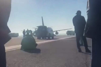 Фотография к новости: Двигатель пассажирского самолета загорелся во время взлета в США