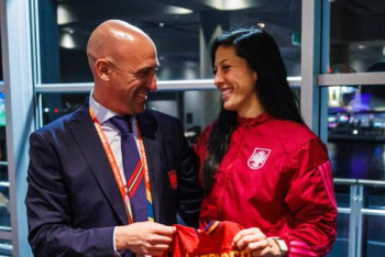 Фотография к новости: Поцелуй против правил: В Испании начали судить экс-президента футбольной федерации