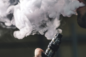 Фотография к новости: Отца четверых детей из Узбекистана лишили свободы за вейпы в Мангистау