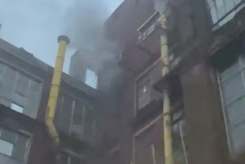 Фотография к новости: В Москве горит бывшее здание завода: внутри заблокированы люди