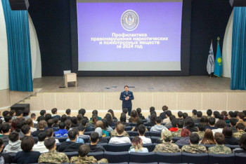 Фотография к новости: Молодёжь против наркотиков: сотрудники МВД провели лекцию для студентов