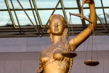 Фотография к новости: Сотрудника полиции признали виновным в мошенничестве в Атырау