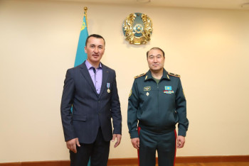 Фотография к новости: Предпринимателя наградили медалью в ВКО