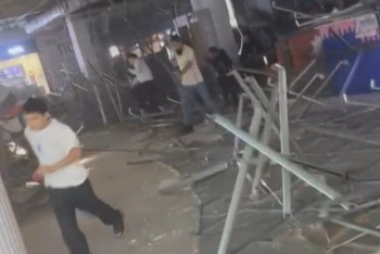 Фотография к новости: "Бежали как потерпевшие": потолок торгового центра обрушился в Экибастузе