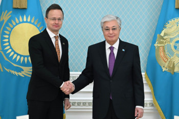 Фотография к новости: Токаев принял министра иностранных дел Венгрии