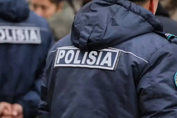 Фотография к новости: Девушка пыталась выпрыгнуть из окна гостиницы в Уральске