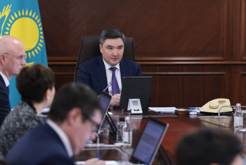 Фотография к новости: Усилить цифровизацию в транспортной отрасли поручил Бектенов