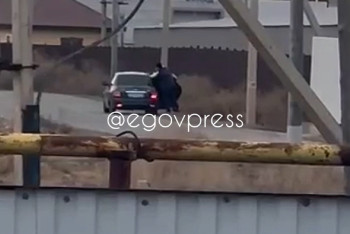 Фотография к новости: Девушку в Атырау избили и затолкали в машину