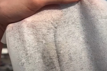 Фотография к новости: Алматинка проверила качество воздуха с помощью салфетки и пылесоса