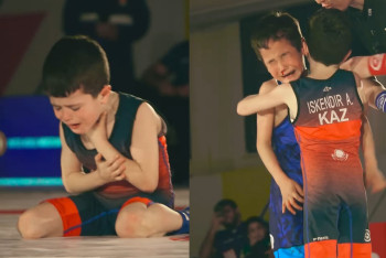 Фотография к новости: Слезы, травмы и уважение: бой мальчиков-борцов растрогал Казнет