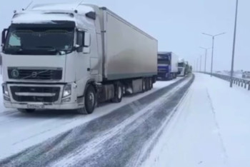 Фотография к новости: Около тысячи авто проводили полицейские по трассам в Актюбинской области