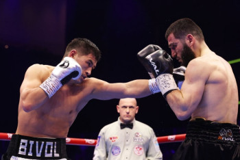 Фотография к новости: Бивол победил Бетербиева в реванше и стал абсолютным чемпионом мира