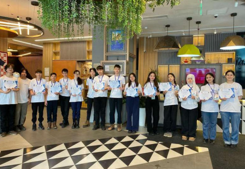 Фотография к новости: Тригонометрия и нейронные сети: школьники представили на конкурс прорывные проекты