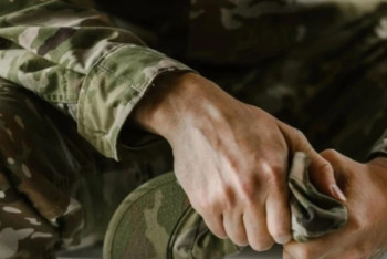 Фотография к новости: Избивал солдатов и заставлял есть окурки: почему сержанту дали мягкое наказание