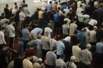 Фотография к новости: Школьников на пятничном намазе и мигрантов обнаружили в мечети Шымкента