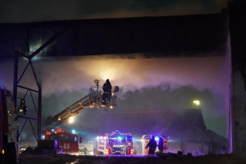 Фотография к новости: В тушении сложного пожара в Семее задействовали поезд