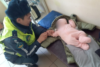 Фотография к новости: Пятимесячного ребёнка вернули отцу полицейские в Экибастузе