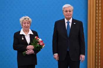 Фотография к новости: Токаев оценил труд казахстанок: новые звания и достижения женщин в разных отраслях