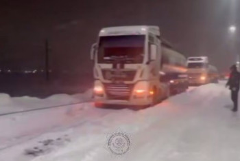 Фотография к новости: Военнослужащие пришли на помощь большегрузам в Актюбинской области