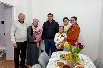 Фотография к новости: Ключи от обновлённых служебных квартир вручили женщинам-спасателям в Астане