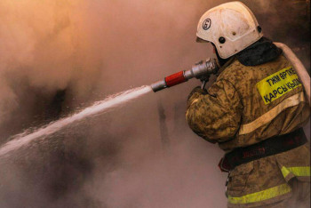 Фотография к новости: В Астане потушили крупный пожар в трехэтажном здании