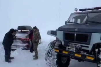 Фотография к новости: Выехали порыбачить в метель: 11 казахстанцев спасли сотрудники МЧС