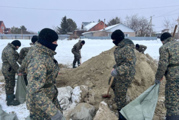 Фотография к новости: Национальная гвардия защищает регионы от подтоплений