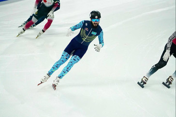 Фотография к новости: Денис Никиша вышел в полуфинал чемпионата мира по шорт-треку в Китае