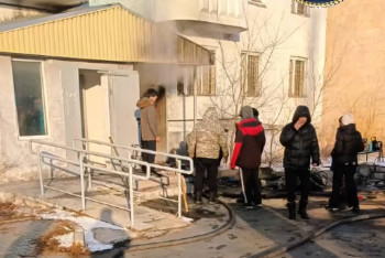 Фотография к новости: Полицейские спасли жителей из горящего дома в Экибастузе