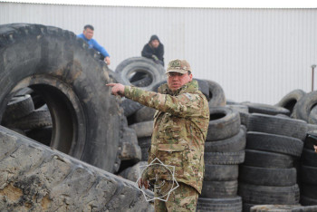 Фотография к новости: Тушением пожара на заводе резиновых шин лично руководит глава МЧС
