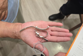 Фотография к новости: Астанчанка не смогла снять с руки браслет и вызвала спасателей