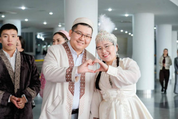 Фотография к новости: Молодожёны и счастливые пары: как прошёл День семьи в Астане