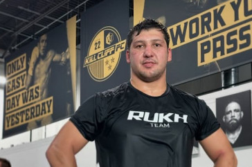 Фотография к новости: Непобеждённый Дияр Нургожай дебютировал в UFC и сенсационно проиграл бразильцу