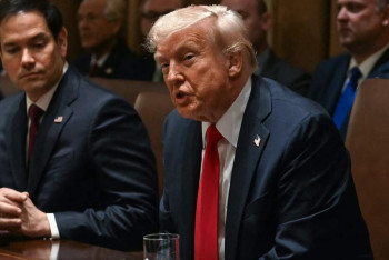 Фотография к новости: Трамп поговорил по телефону с Зеленским