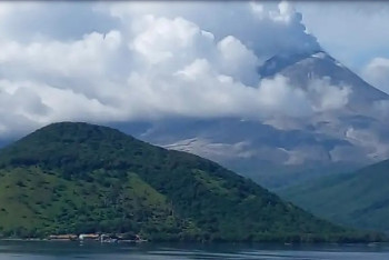 Фотография к новости: В Индонезии эвакуированы тысячи человек из-за извержения вулкана