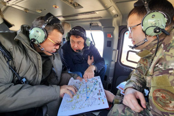 Фотография к новости: Аким СКО на вертолёте оценил паводковую обстановку